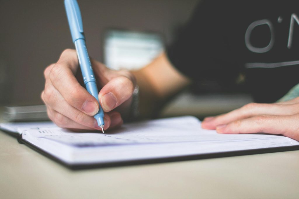 Memberi Sentuhan Humanistik Pada Tulisan Yang Dibuat Oleh Kecerdasan Buatan