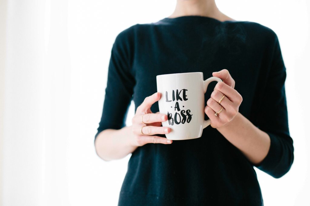 Pemimpin Introvert: Mengapa Pendiam Juga Bisa Menginspirasi Pemimpin Introvert: Mengapa Pendiam Juga Bisa Menginspirasi