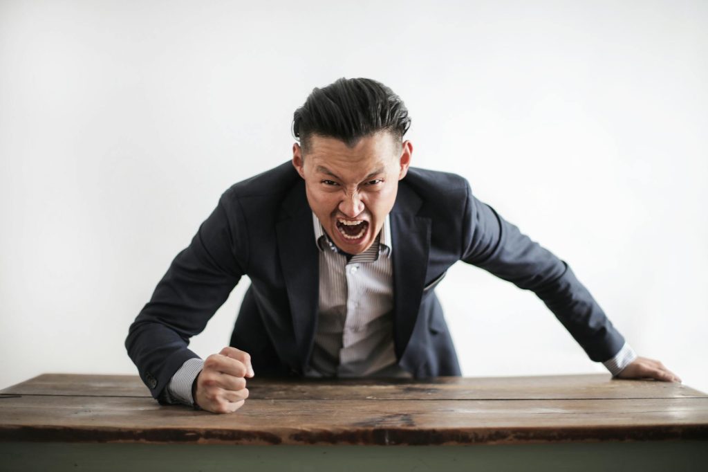 Ad Hominem: Serangan Pribadi yang Menghancurkan Logika Ad Hominem: Serangan Pribadi yang Menghancurkan Logika