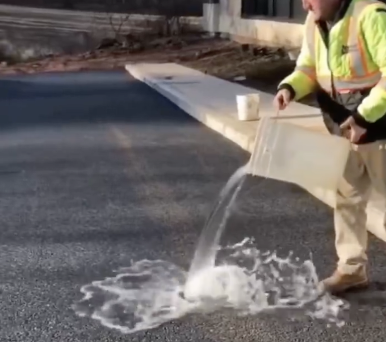 Water-Absorbent Asphalt: Inovasi Aspal Tahan Genangan